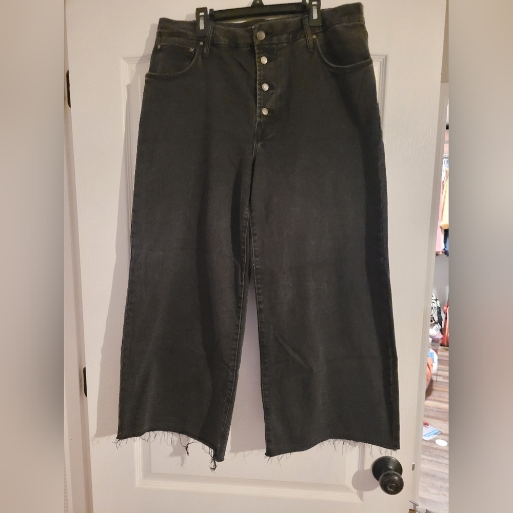 Time and Tru Womens Size 16 Cropped Flare Black Jeans